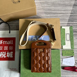 Fluid handbag styled for everyday wear