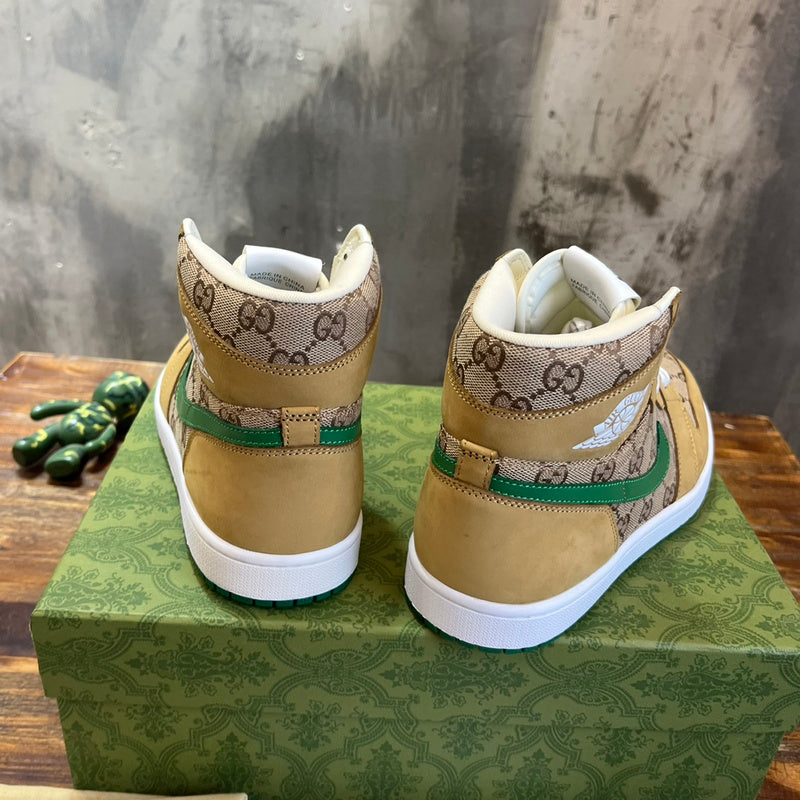 Gucci classic monochrome luxury sneakers view 7 retro runner design