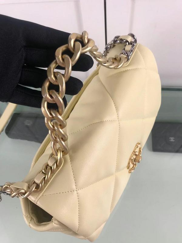 Zivas Charm Effortless Elegance Fashion Handbag (Modern Wardrobe Staple) – Close-Up Detail
