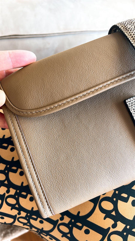  structured bag interior and compartment view 9