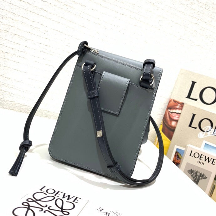 Ziva's Charm handbag – interior view (13cm*3cm*18cm)
