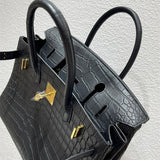  Versatile everyday bag front view 7