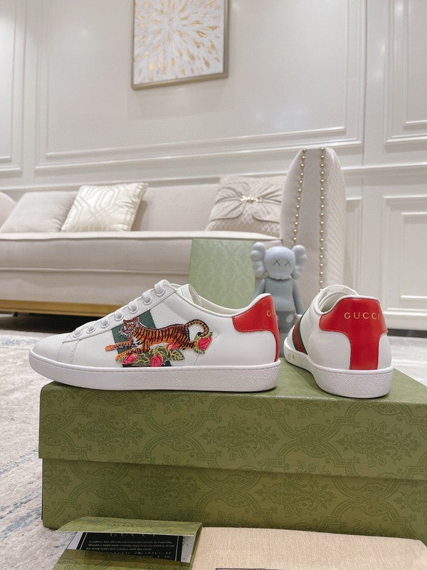 Gucci clean off-white luxury sneakers view 7 padded collar comfort