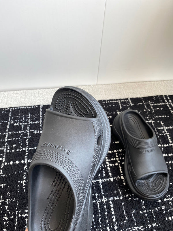 Zivas Charm Modern Minimalist Look Designer Sandals (All-Day Wearable Design) – Styled Look