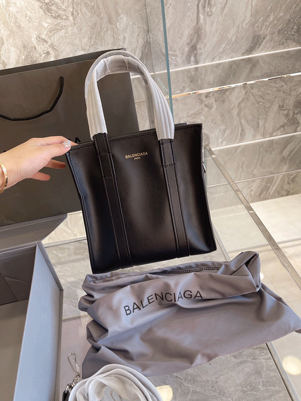 Ziva's Charm handbag – carry view (one versatile size)
