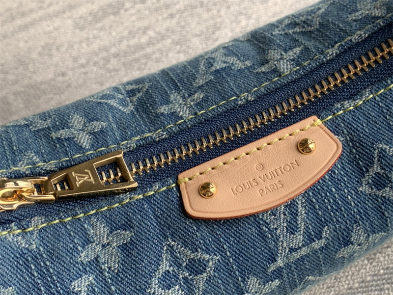  tote bag interior and compartment view 15