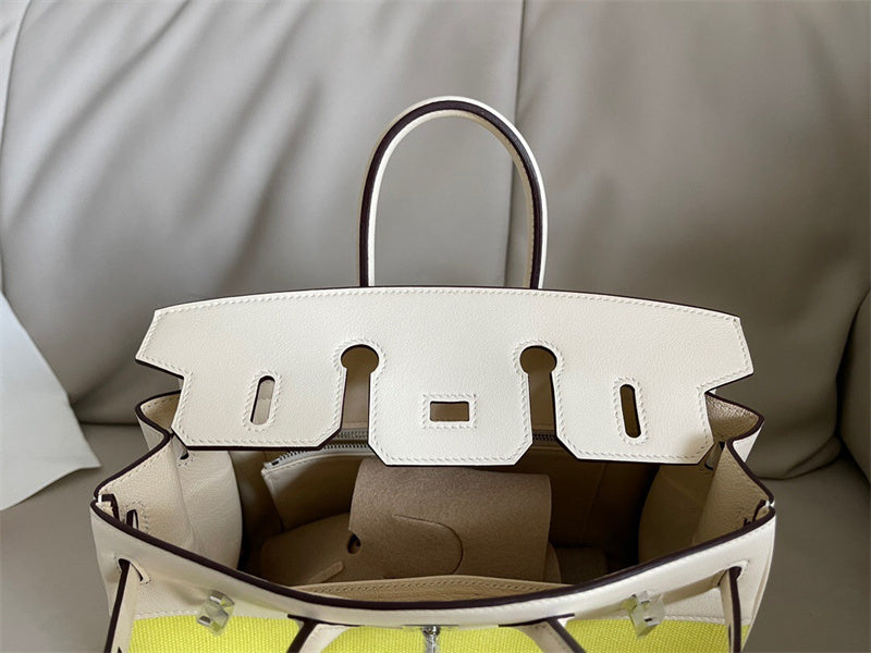  shopper bag interior and compartment view
