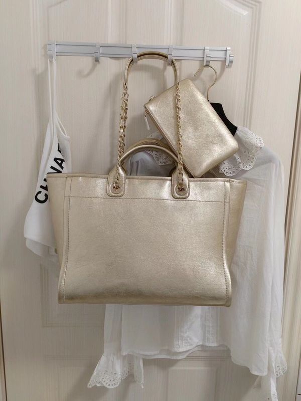 Zivas Charm Modern Edge Designer Handbag (Effortless Style Upgrade) – Detail View