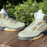 Nike Men's & Women's Luxury Low-Top Trainers — Style 249 angle view