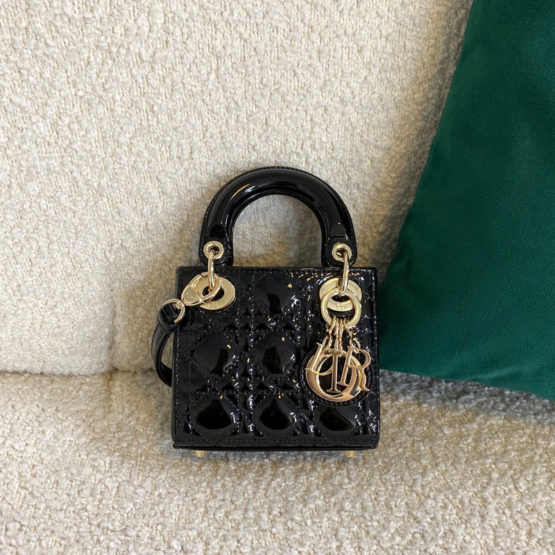 Side profile of elevated chic women's handbag – women's everyday handbag