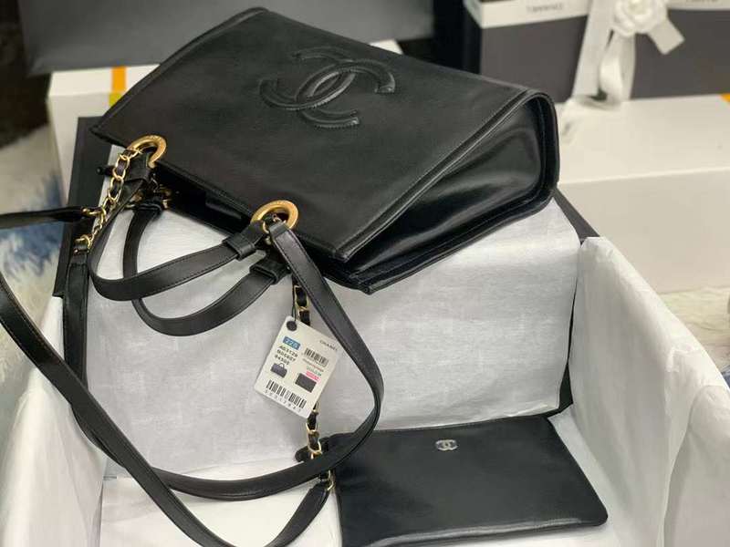 Zivas Charm Effortless Elegance Luxury Handbag (Everyday Luxury Essential) – Interior View