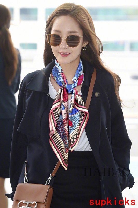 Front view of Louis Vuitton unisex sunglasses
