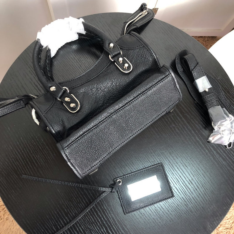 Handle and strap detail of elevated polished women's handbag – women's luxury accessory