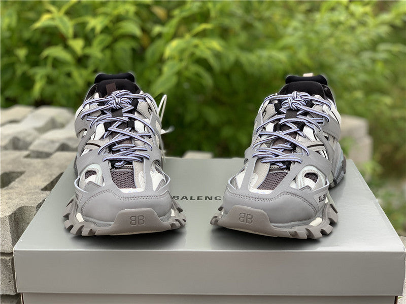 Nike Men's & Women's Luxury Low-Top Trainers — Style 081 hardware detail