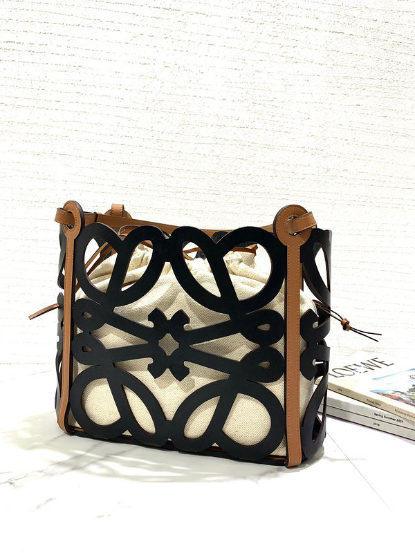 Ziva's Charm handbag – close-up view (32cm*12cm*25.5cm)