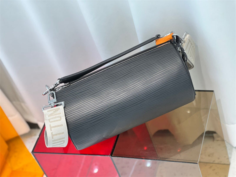  Everyday tote bag carried on shoulder 22