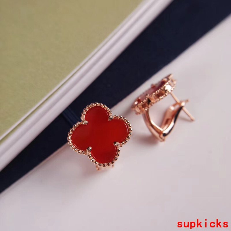 Front view of Van Cleef & Arpels unisex jewelry piece