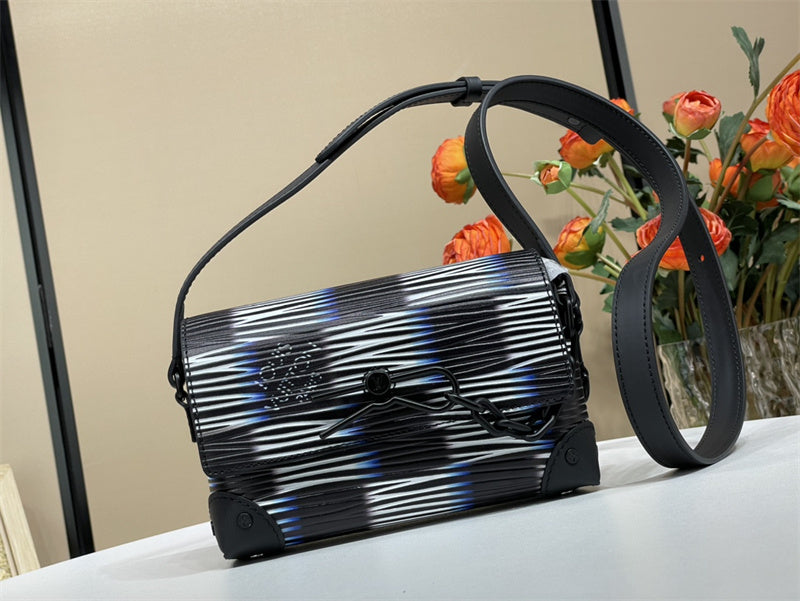  Effortless top-handle bag front view