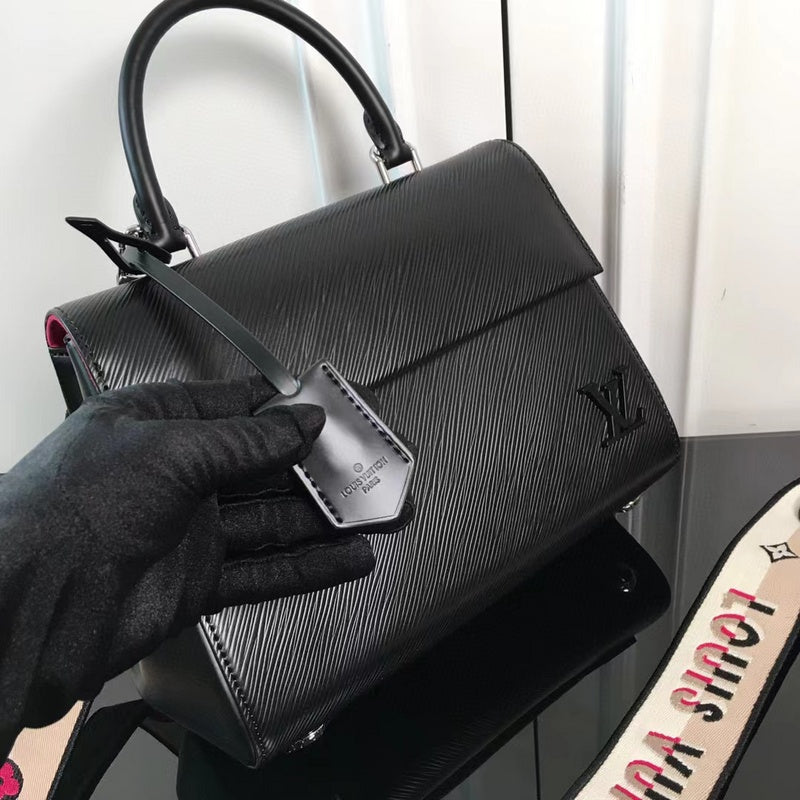 Handle and strap detail of sleek statement women's handbag – women's premium purse