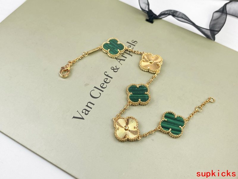 Close-up detail view of Van Cleef & Arpels unisex jewelry piece