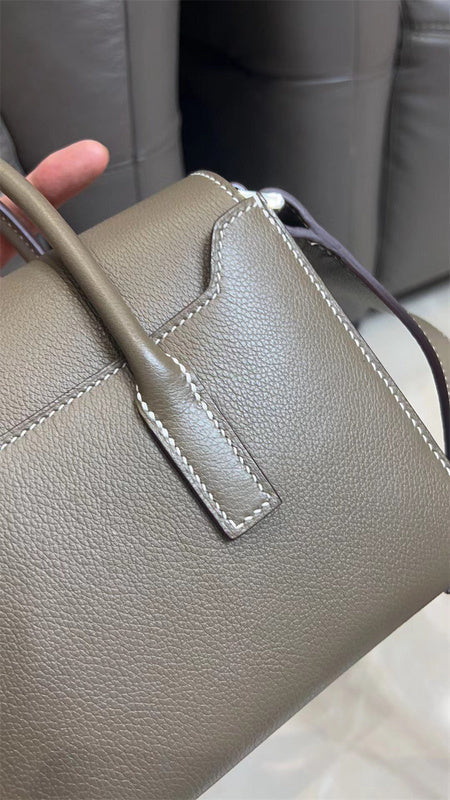  shopper bag interior and compartment view 9