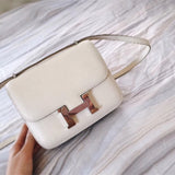  Contemporary tote bag carried on shoulder