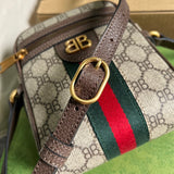 Styled lifestyle shot of modern signature women's handbag – women's everyday handbag