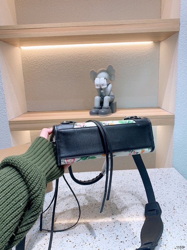 Ziva's Charm handbag – product shot (one versatile size)