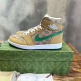 Gucci classic monochrome luxury sneakers view 6 retro runner design