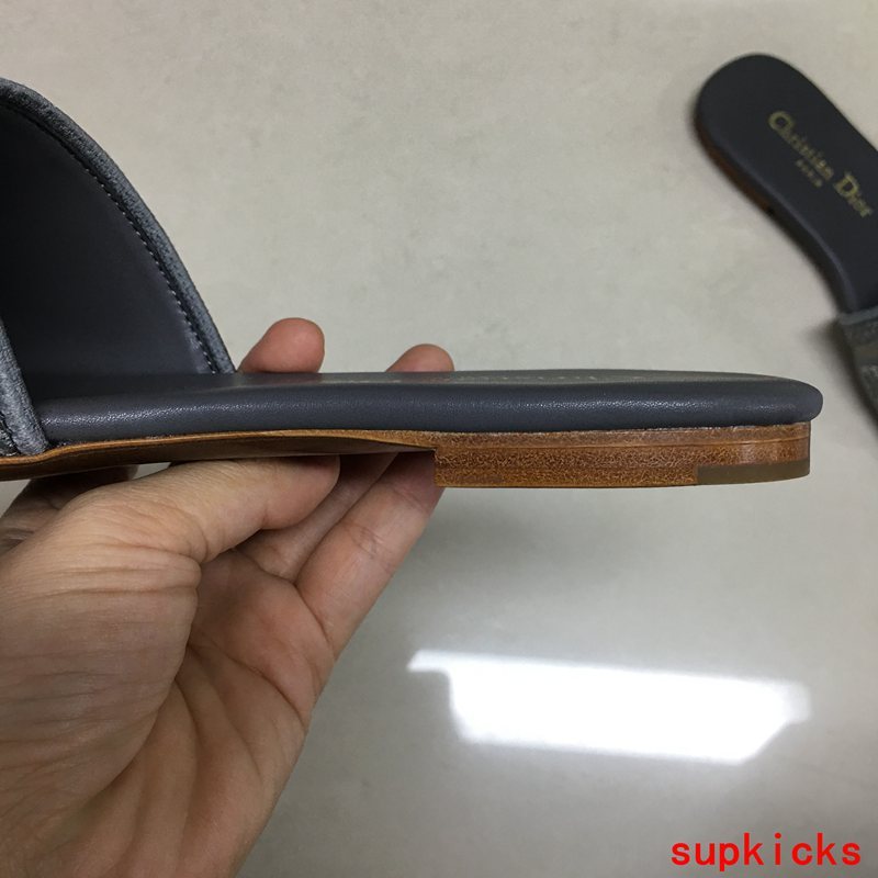 Dior shoes Style 039 - true-to-life color detail