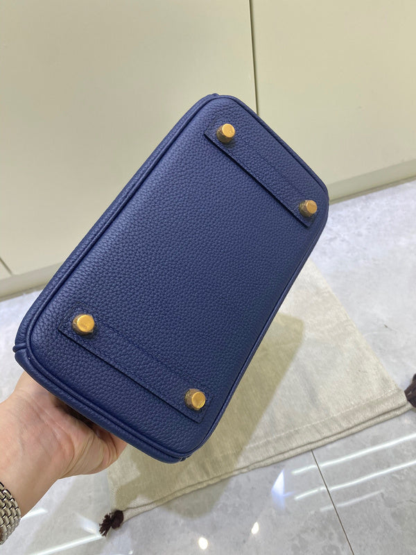 Interior view of effortless premium bag