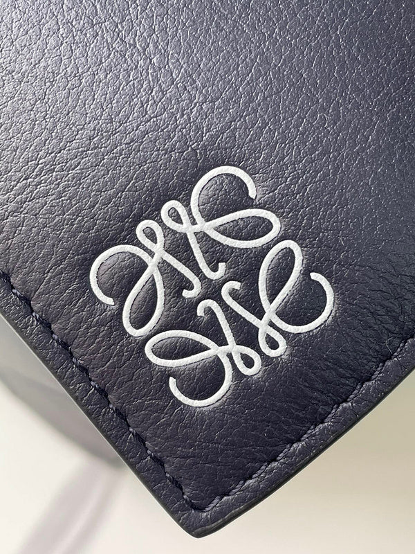 Ziva's Charm handbag – product shot (24cm*16.5cm*10.5cm)