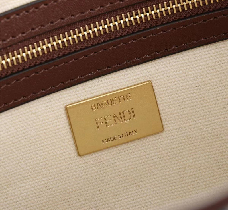 Ziva's Charm handbag – close-up view (Standard Size)