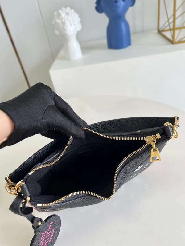 Front view of everyday-luxe modern women's handbag – women's designer-style accessory