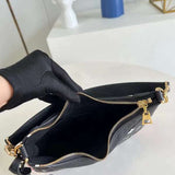 Front view of everyday-luxe modern women's handbag – women's designer-style accessory