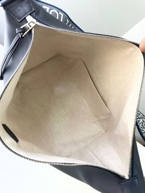 Ziva's Charm handbag – full view (33cm*30cm*16cm)