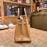  everyday shopper bag detail view showing craftsmanship
