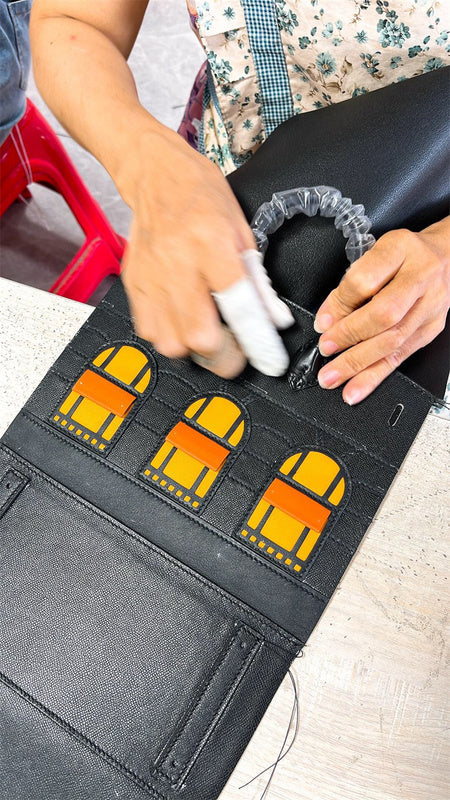  structured bag interior and compartment view