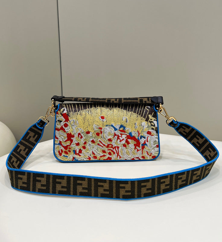 Ziva's Charm handbag – detail view (27cm*5cm*14cm)