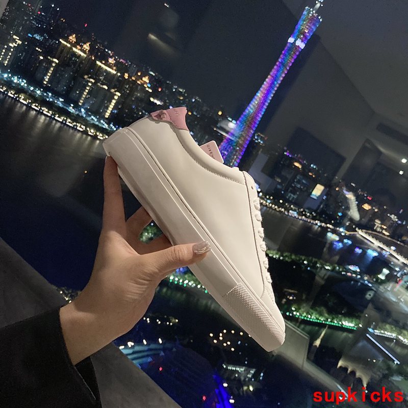 Givenchy shoes Style 066 - back heel detail