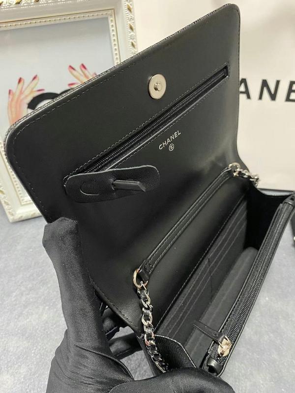Zivas Charm Timeless Appeal Fashion Handbag (Statement-Ready Design) – Angled View