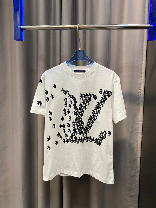 Side profile of Louis Vuitton cotton t-shirt with tailored silhouette