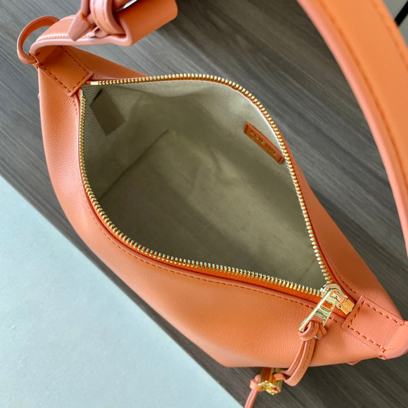 Ziva's Charm handbag – close-up view (21cm*17cm*12.5cm)