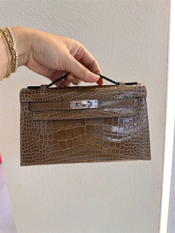  tote bag interior and compartment view