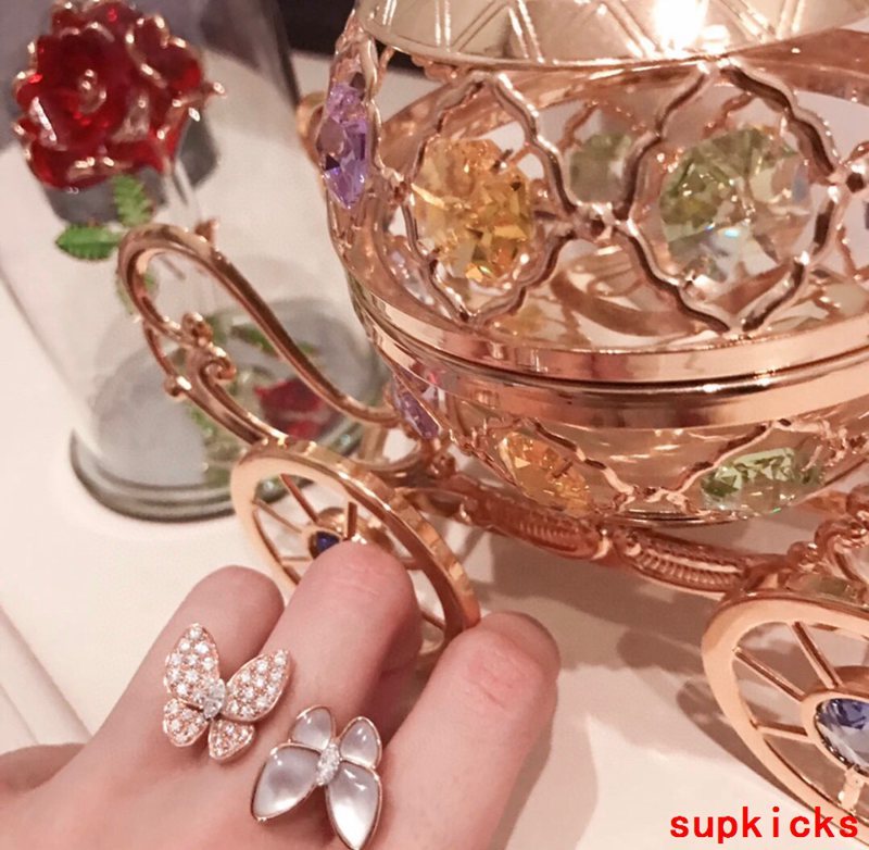Close-up detail view of Van Cleef & Arpels unisex jewelry piece