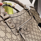 Ziva's Charm handbag – close-up view (one versatile size)