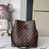  sleek carryall bag styled with outfit 12