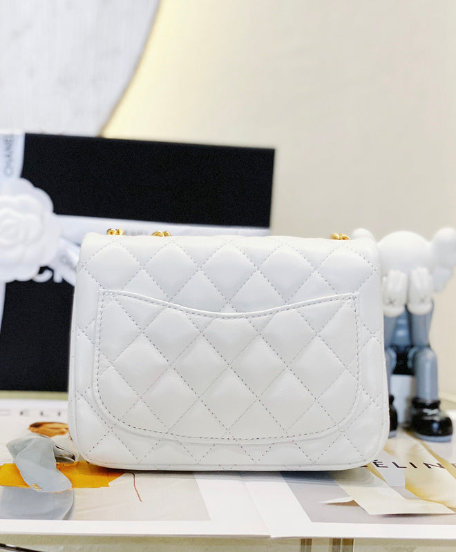  handbag, compact everyday style, image 3