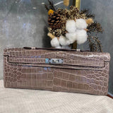 Fluid handbag styled for everyday wear
