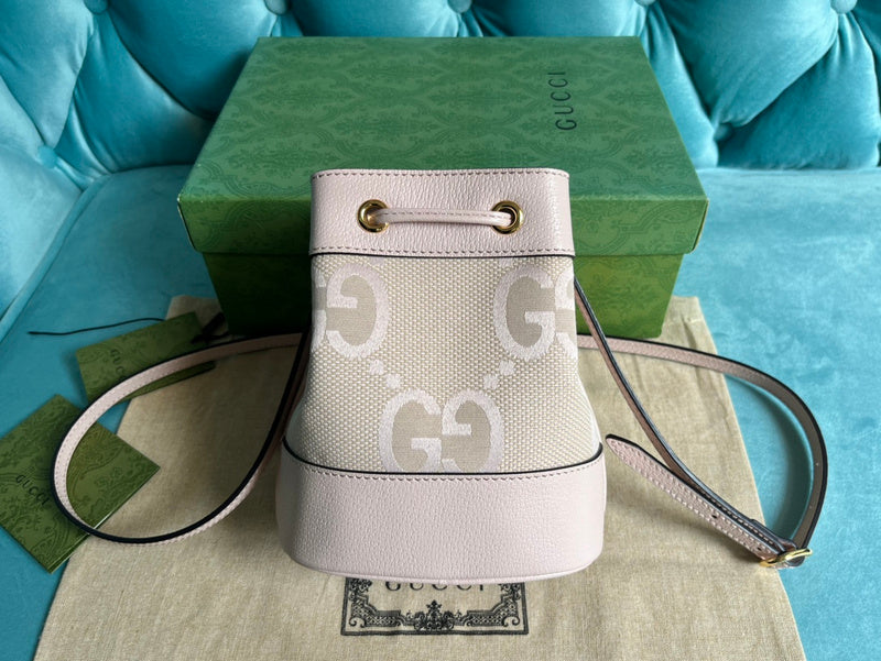 Front view of modern chic women's handbag – women's luxury accessory